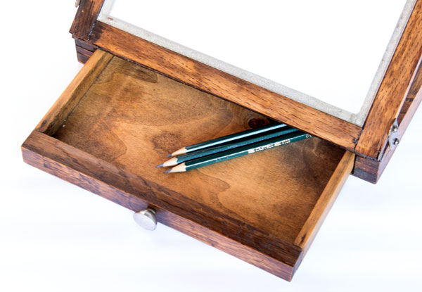 French retouching desk