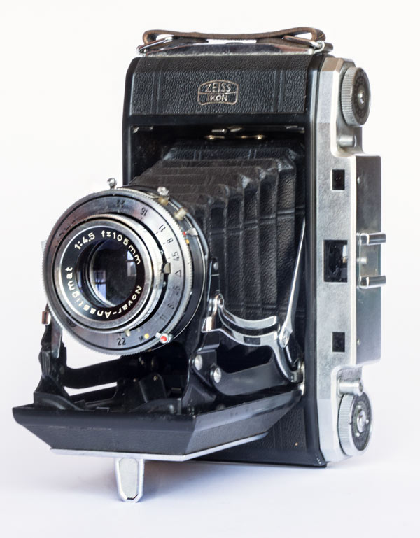 Ikonta 524/2 - 6x9 cm - Novar 105 mm f/4.5 1,5/∞ M - Prontor-SV B, 1-1/250 s - 1951/58