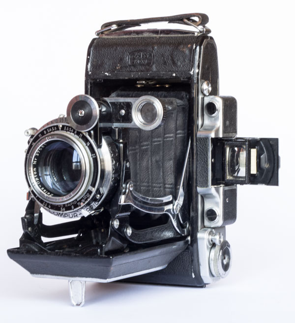 Super Ikonta C 531/2 - Zeiss Opton Tessar 105mm f/3.5, coated, 1,5/∞ m - Compur-Rapid B, 1 - 1/400 s - 1948/51
