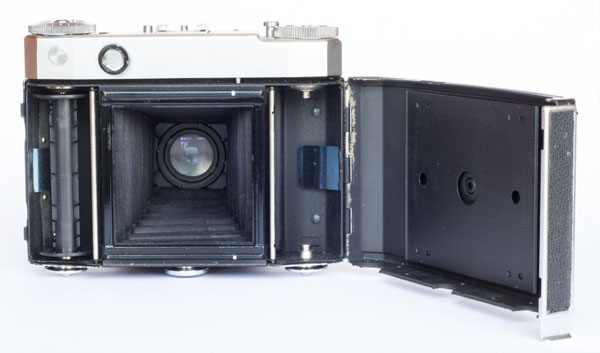 Super Ikonta IV - open hinged back